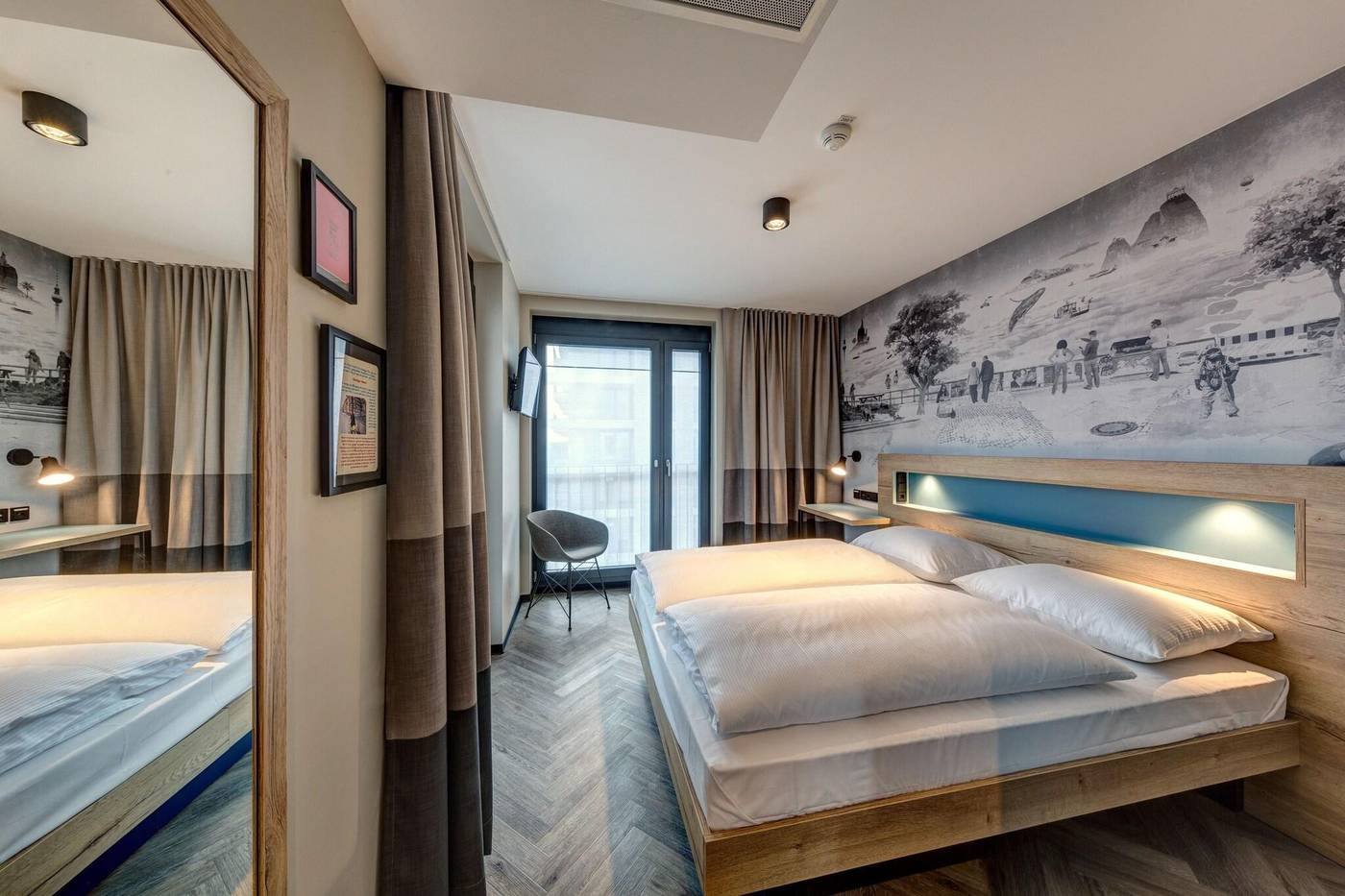 Schulz-Hotel-Berlin-Wall-At-The-East-Side-Gallery-Room-27