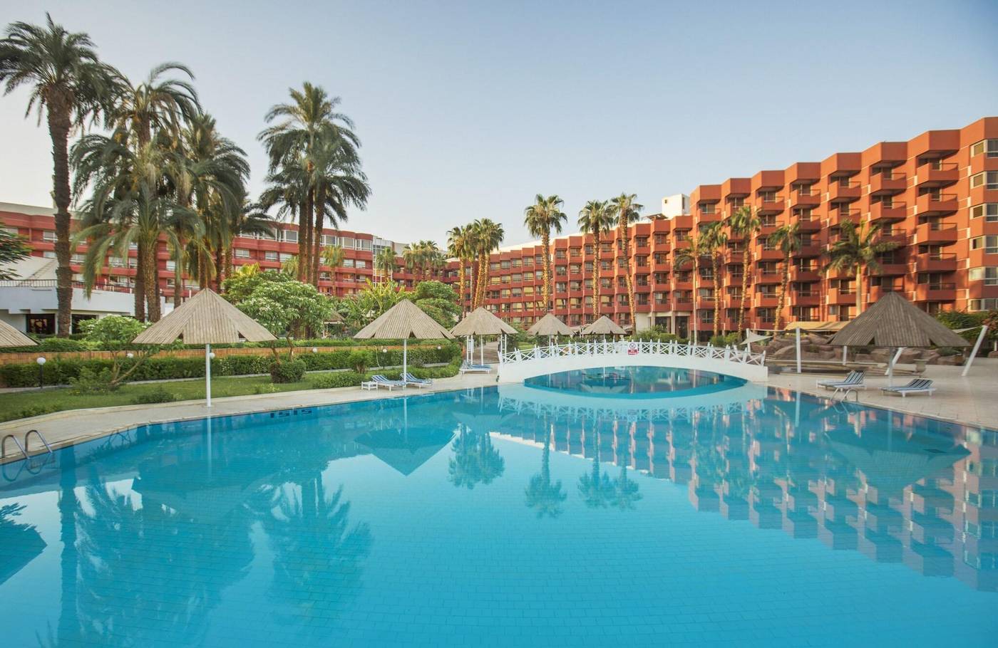 Pyramisa-Hotel-Luxor-Pool-3