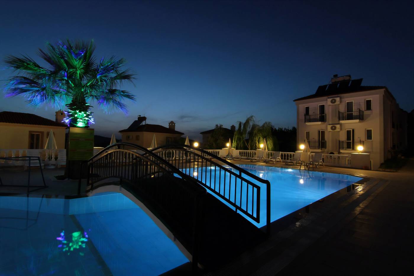 Daisy-Garden-Resort-Hotel-Pool-4