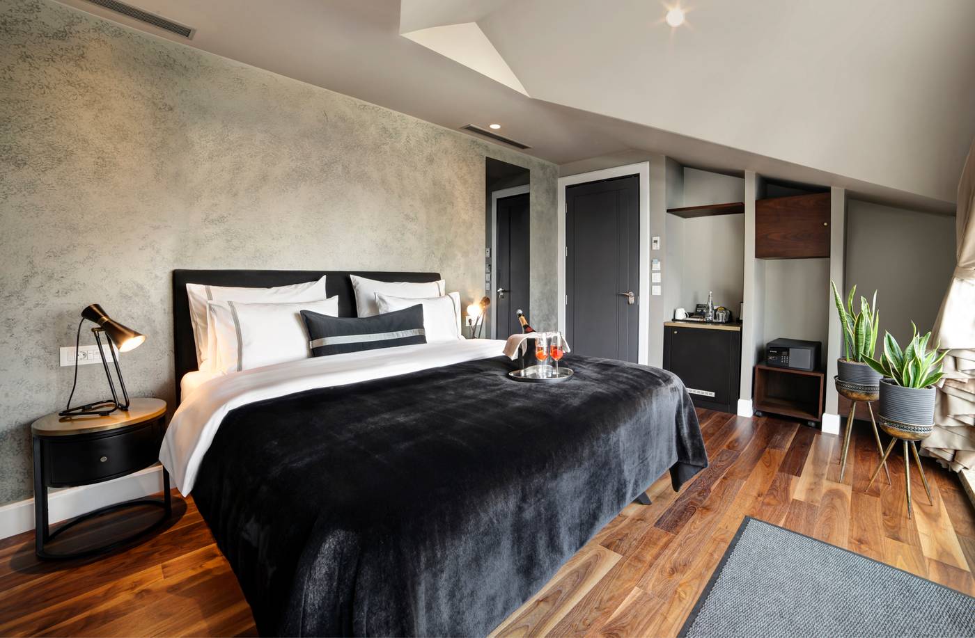 39-KalamIs-Marina-Hotel-Room-21