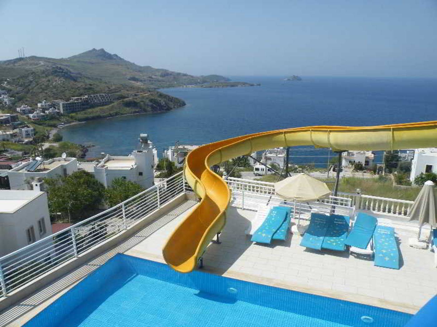 Family-Belvedere-Pool-4