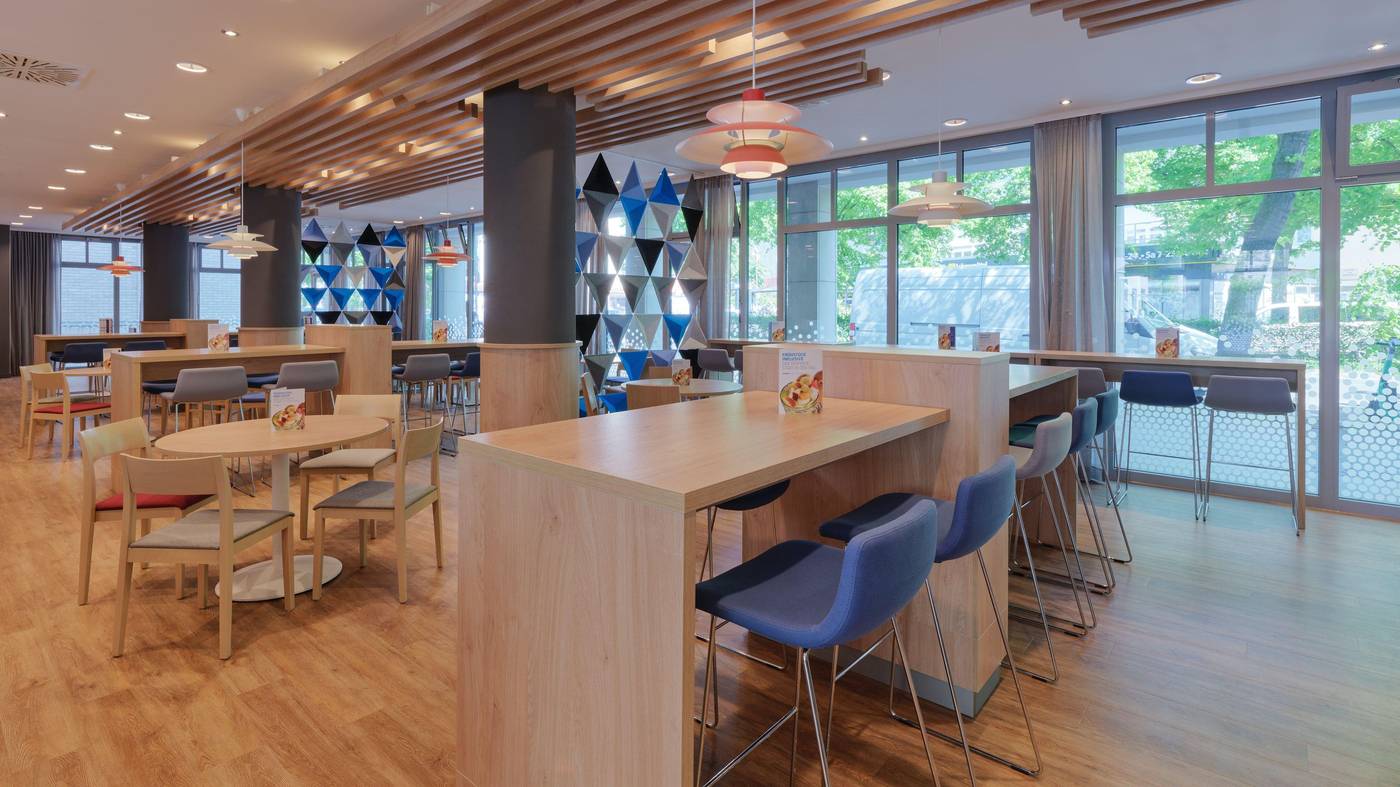 Holiday-Inn-Express-Berlin-City-Centre-Restaurant-14