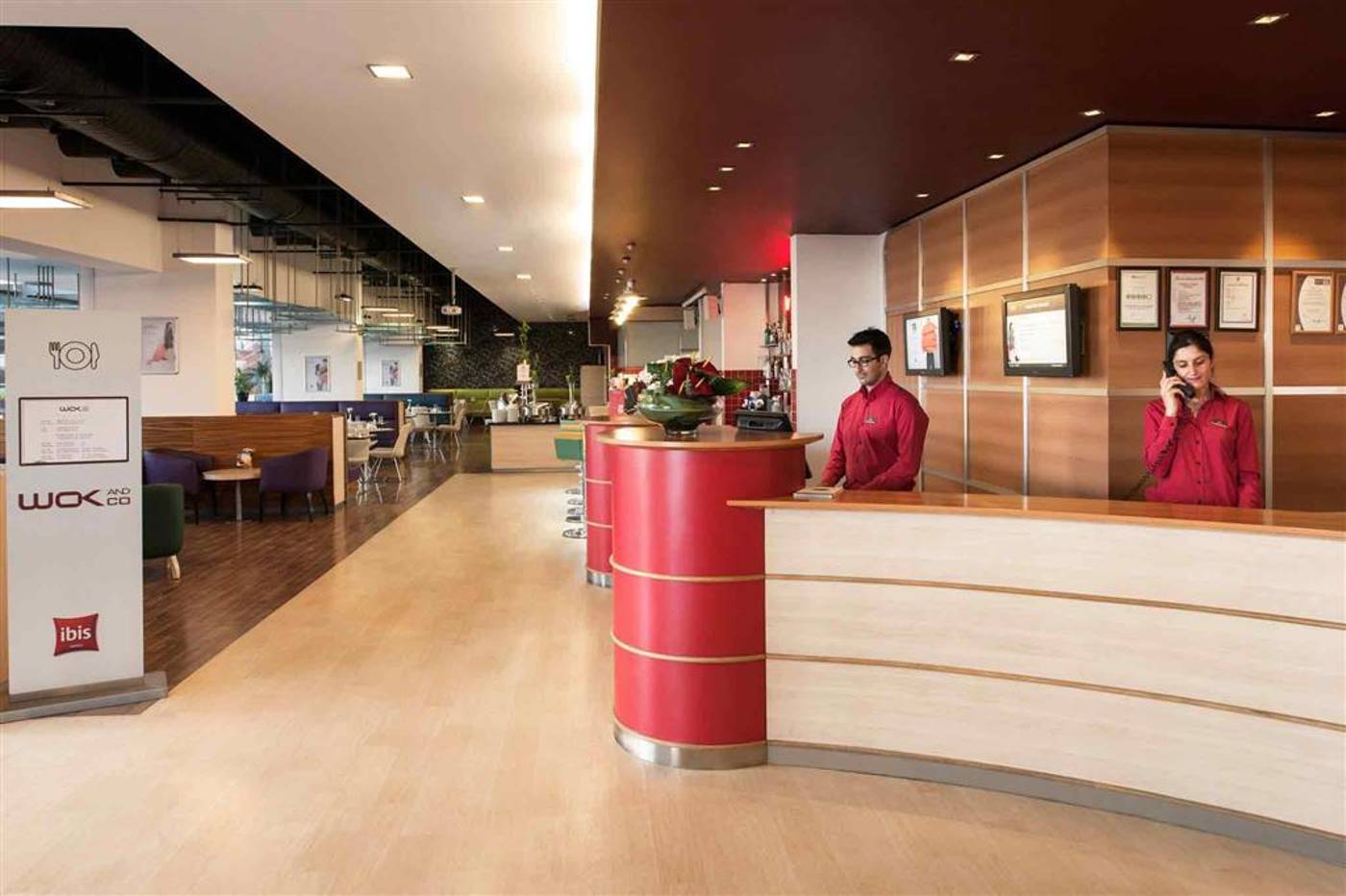 ibis-Istanbul-Zeytinburnu-Lobby-13