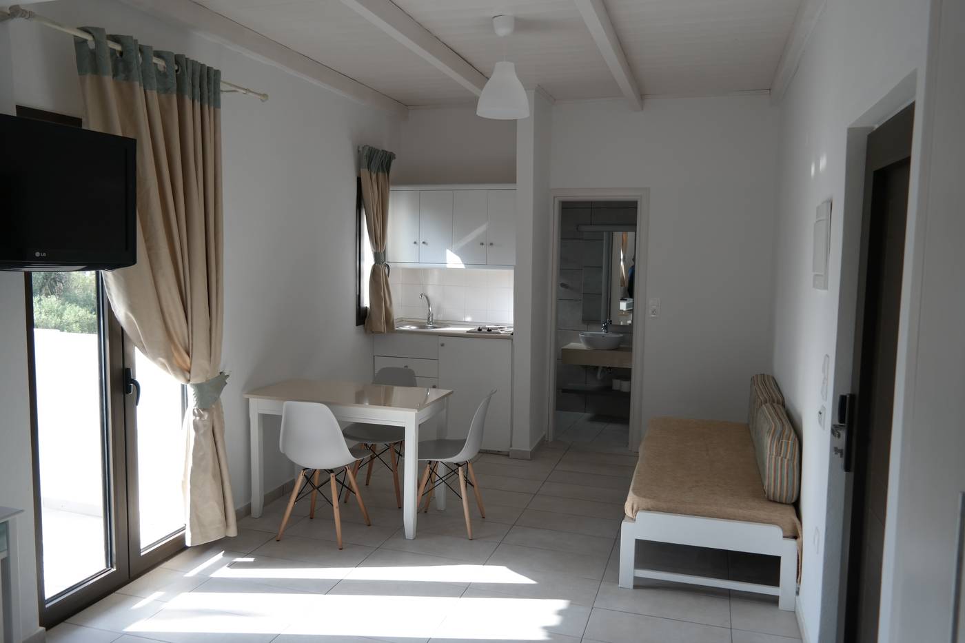 Ledra-Maleme-Room-42