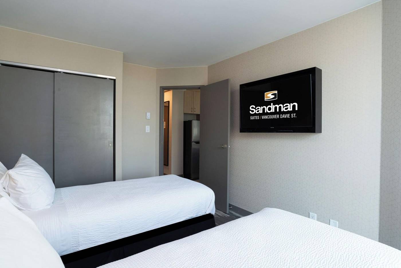 Sandman-Suites-Davie-Room-46