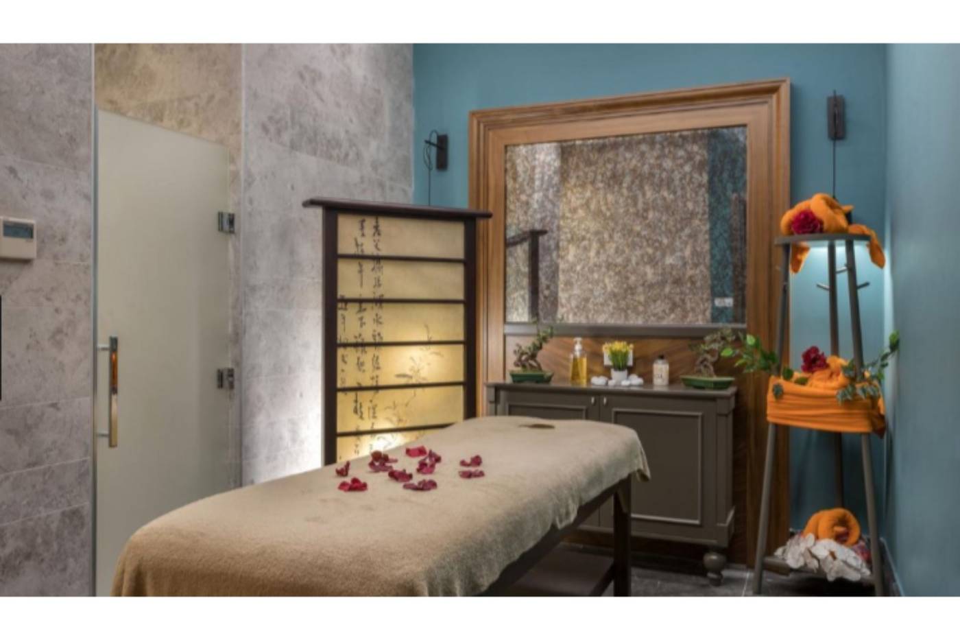 Side-Crown-Sunshine-Sports-and-Entertainment-60