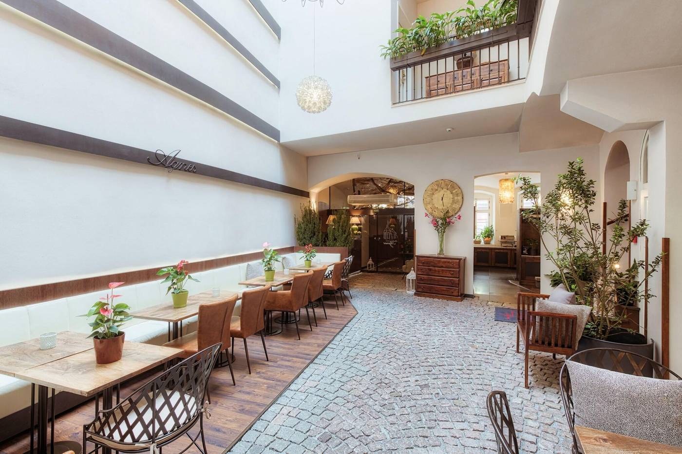 Residence-Agnes-Lobby-12