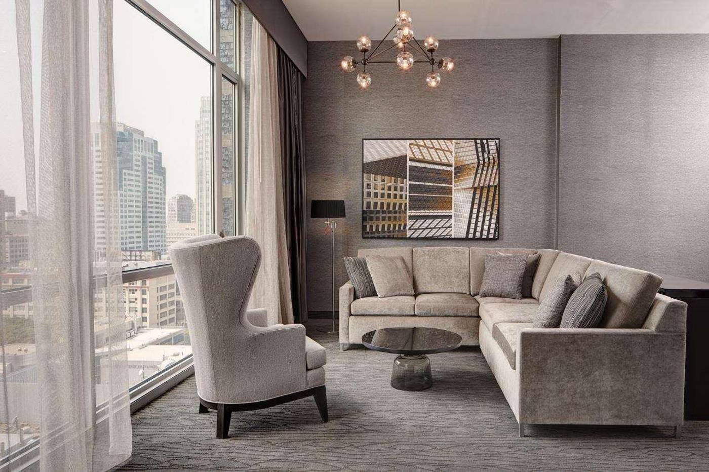 Hampton-Inn-Brooklyn-Downtown-Room-12