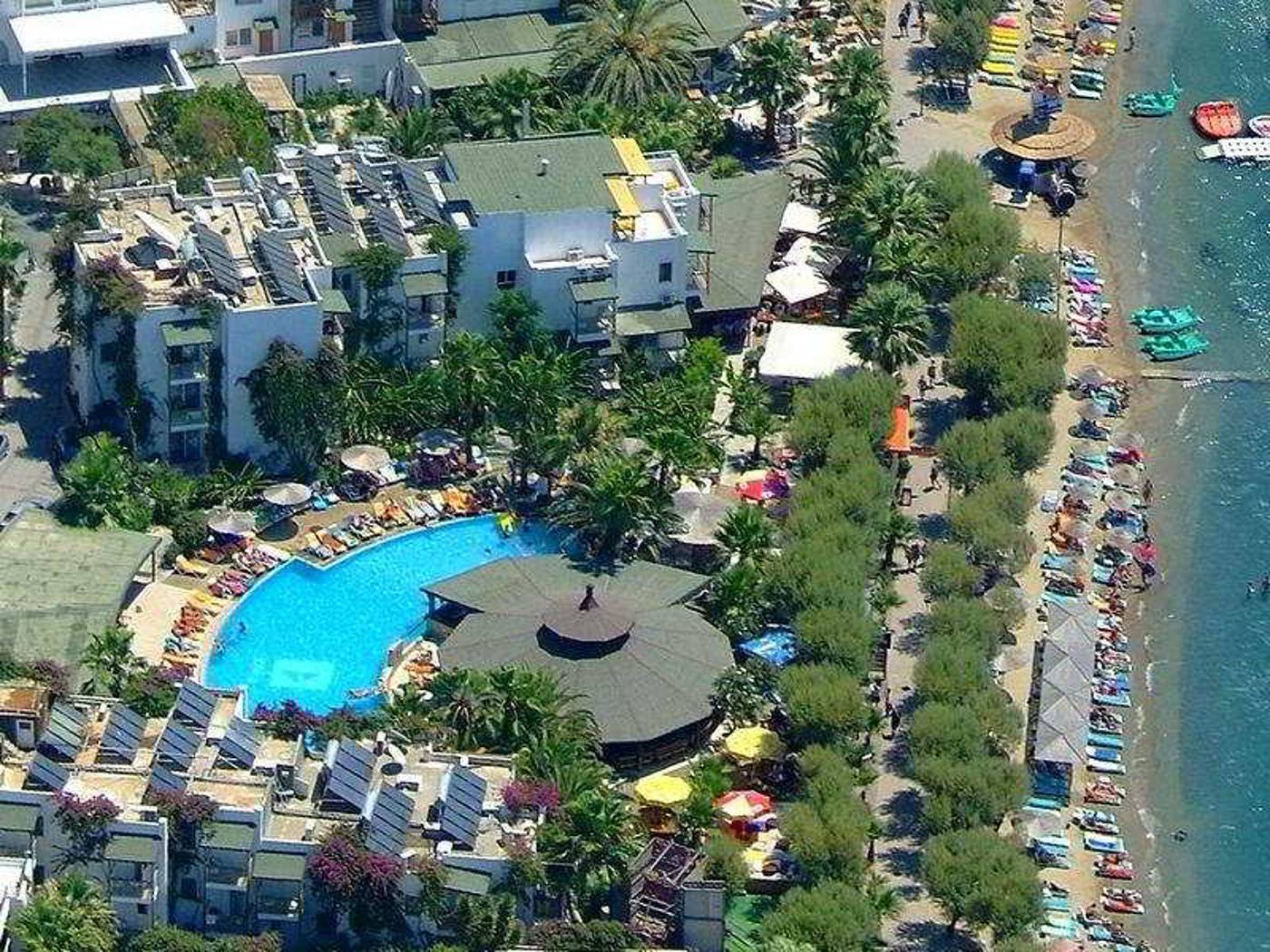 Parkim-Ayaz-Hotel-Pool-12