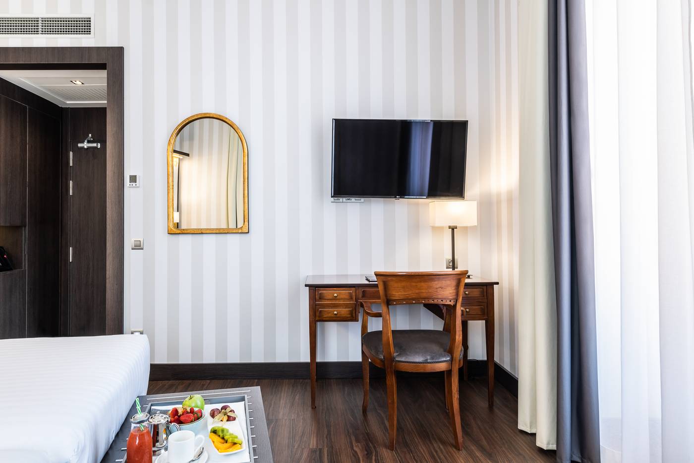 Palacio-San-Martin-Room-10