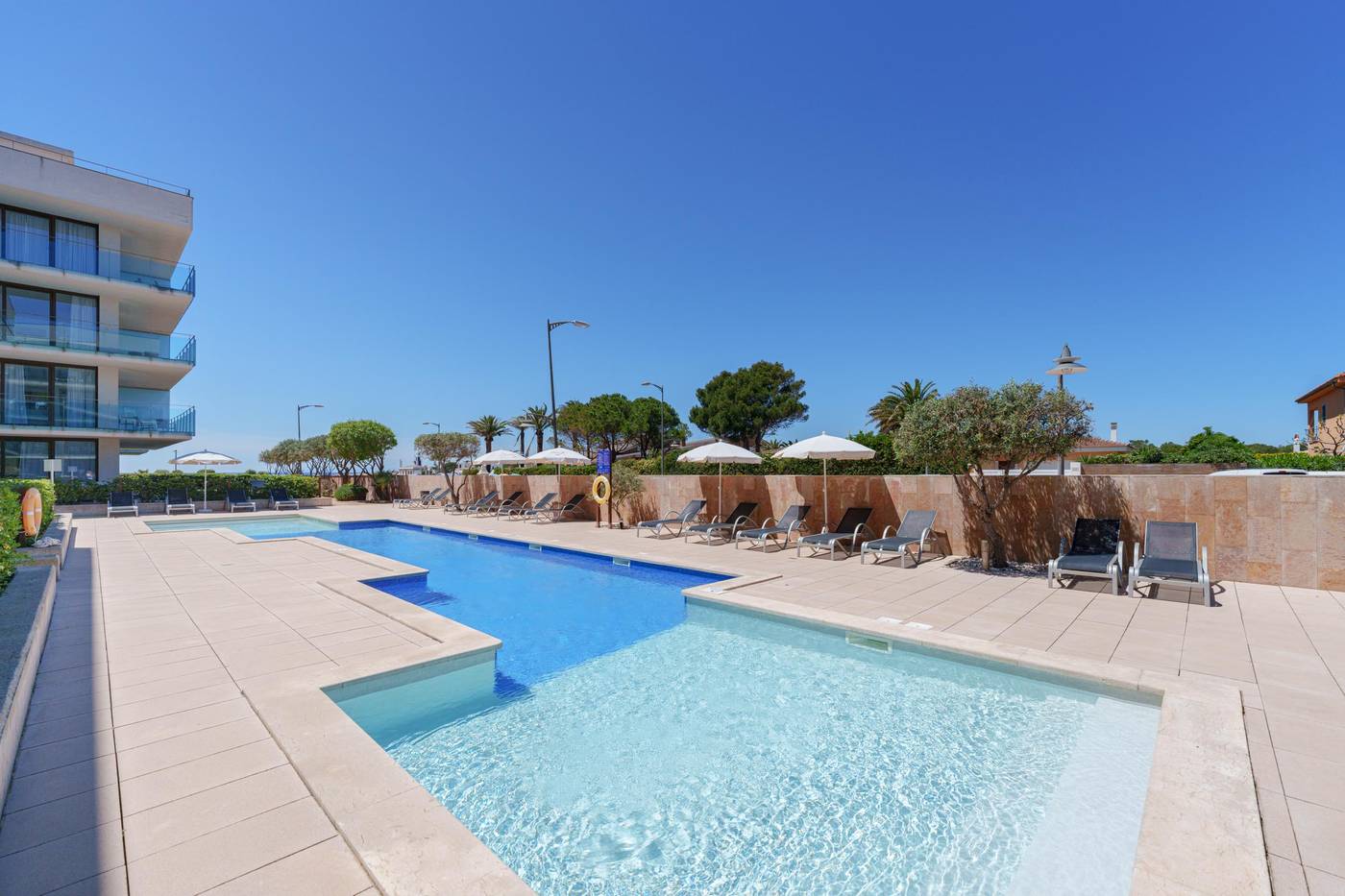 Caprice-Skyline-Aparthotel-Pool-3