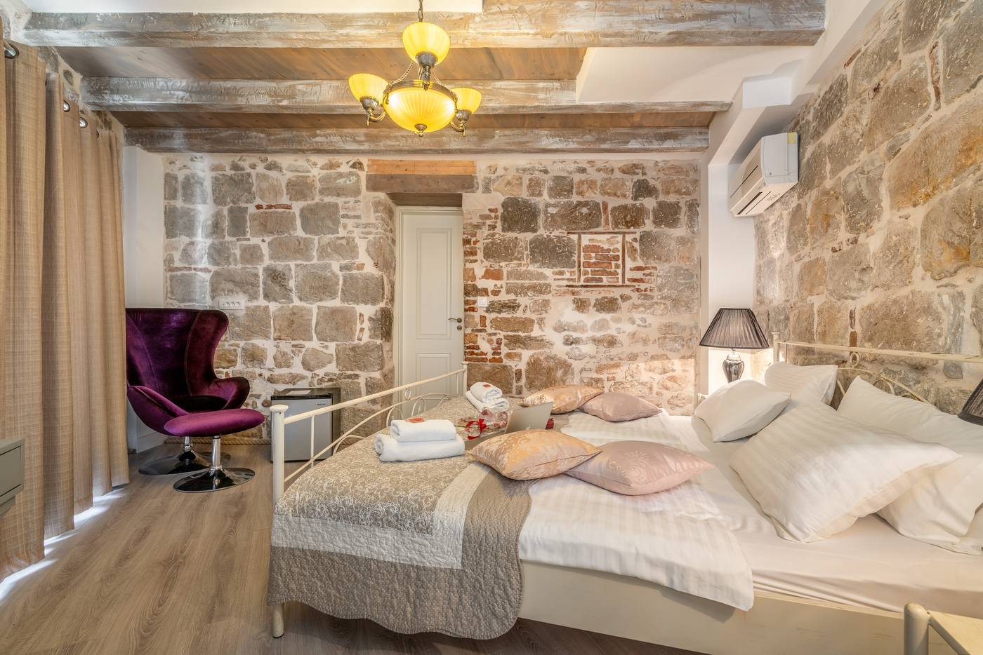 Heritage-Palace-Varos---Quaint---Elegant-Hotels-Room-8