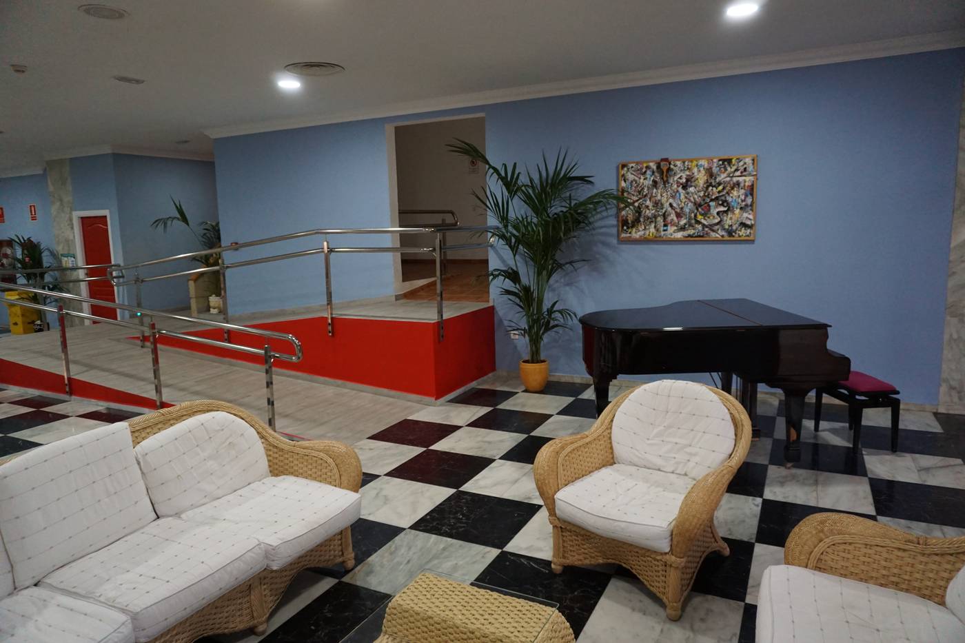 Las-Piramides-Resort-Lobby-50