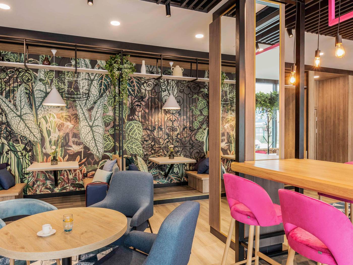 Ibis-Styles-Krakow-East-Bar-18