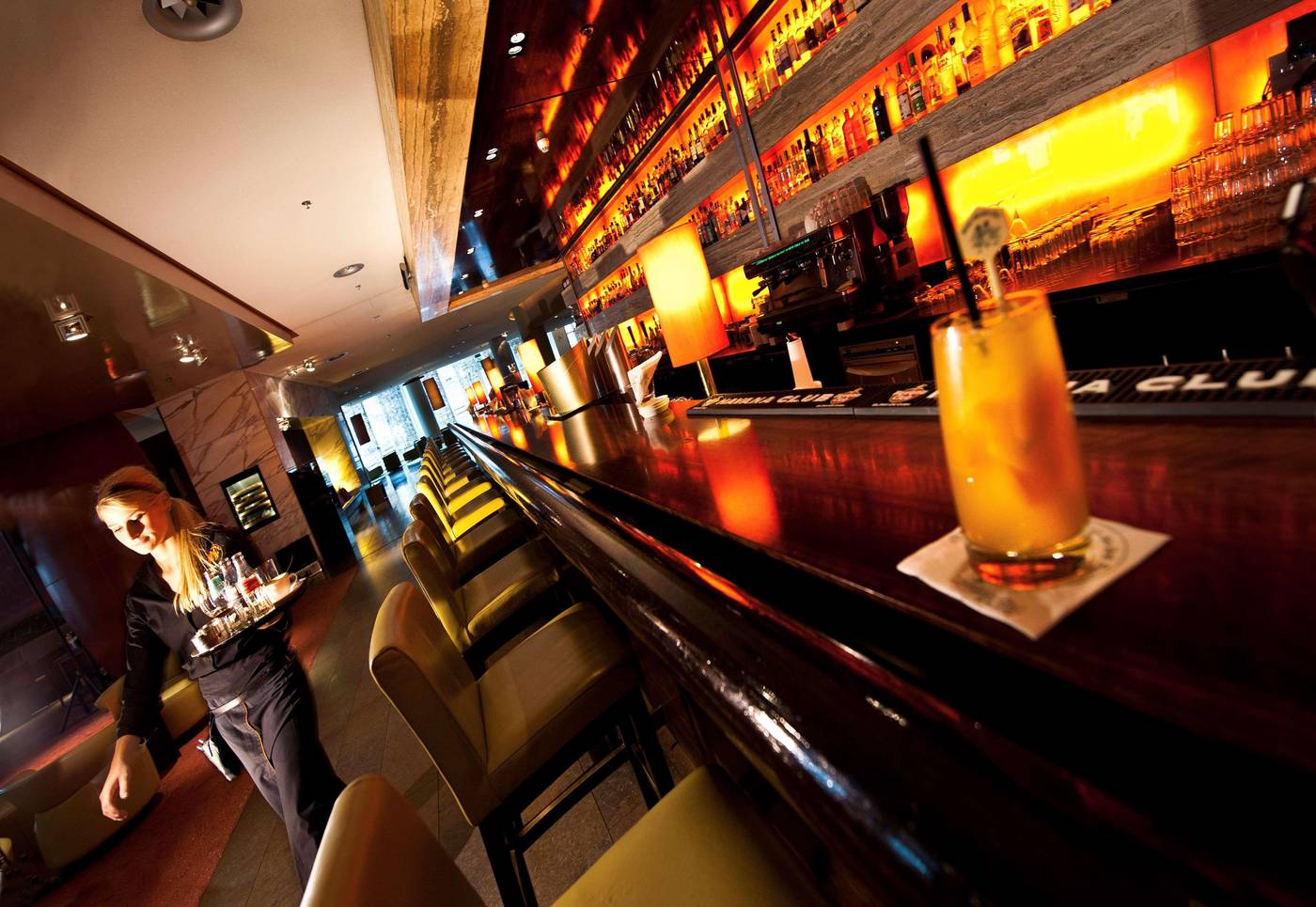 Dorint-Hotel-am-Heumarkt-Koln-Bar-40