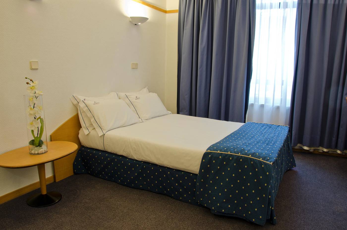 VIP-Executive-Suites-Eden-Room-16