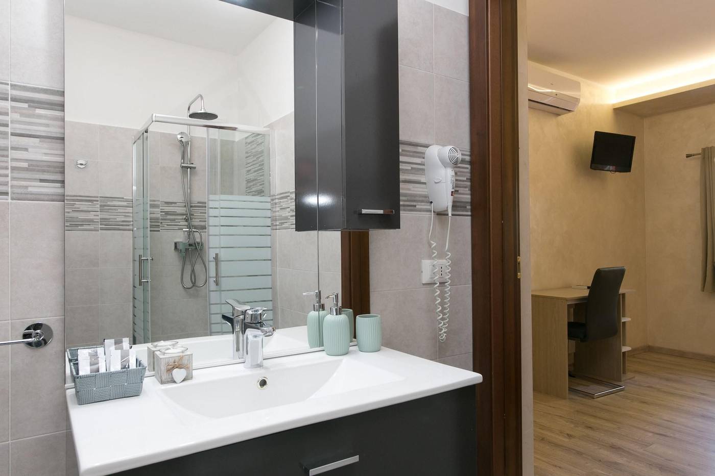 Red-Lion-Guest-House-Room-21