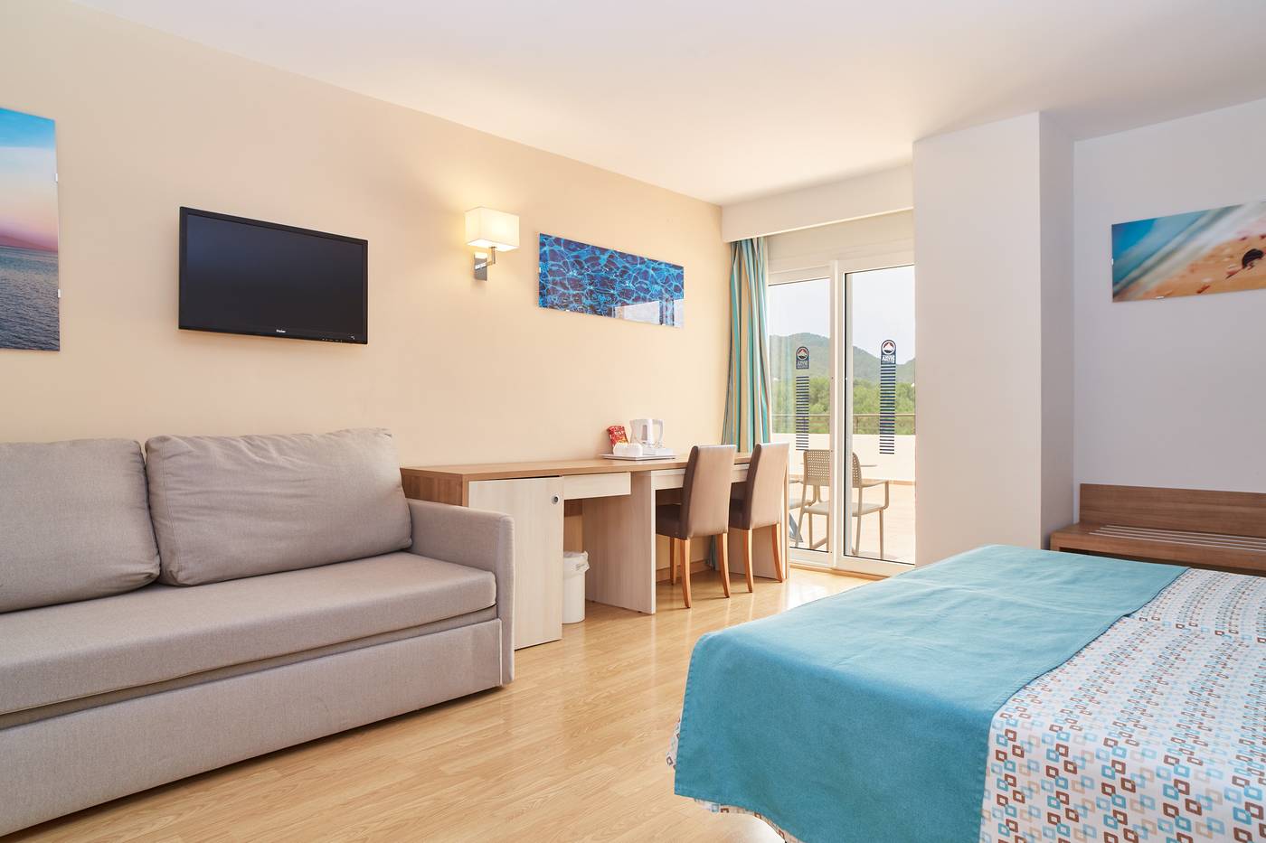 Invisa-Figueral-Resort---Cala-Blanca-Room-20