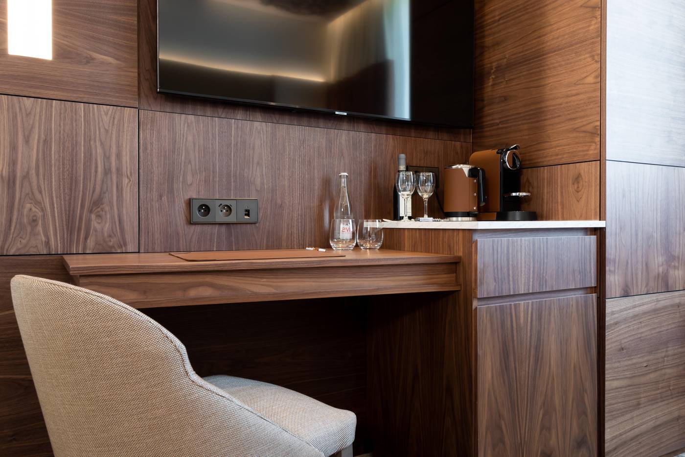 InterContinental-Paris---Champs-Elysees-Etoile--an-IHG-Hotel-Room-14