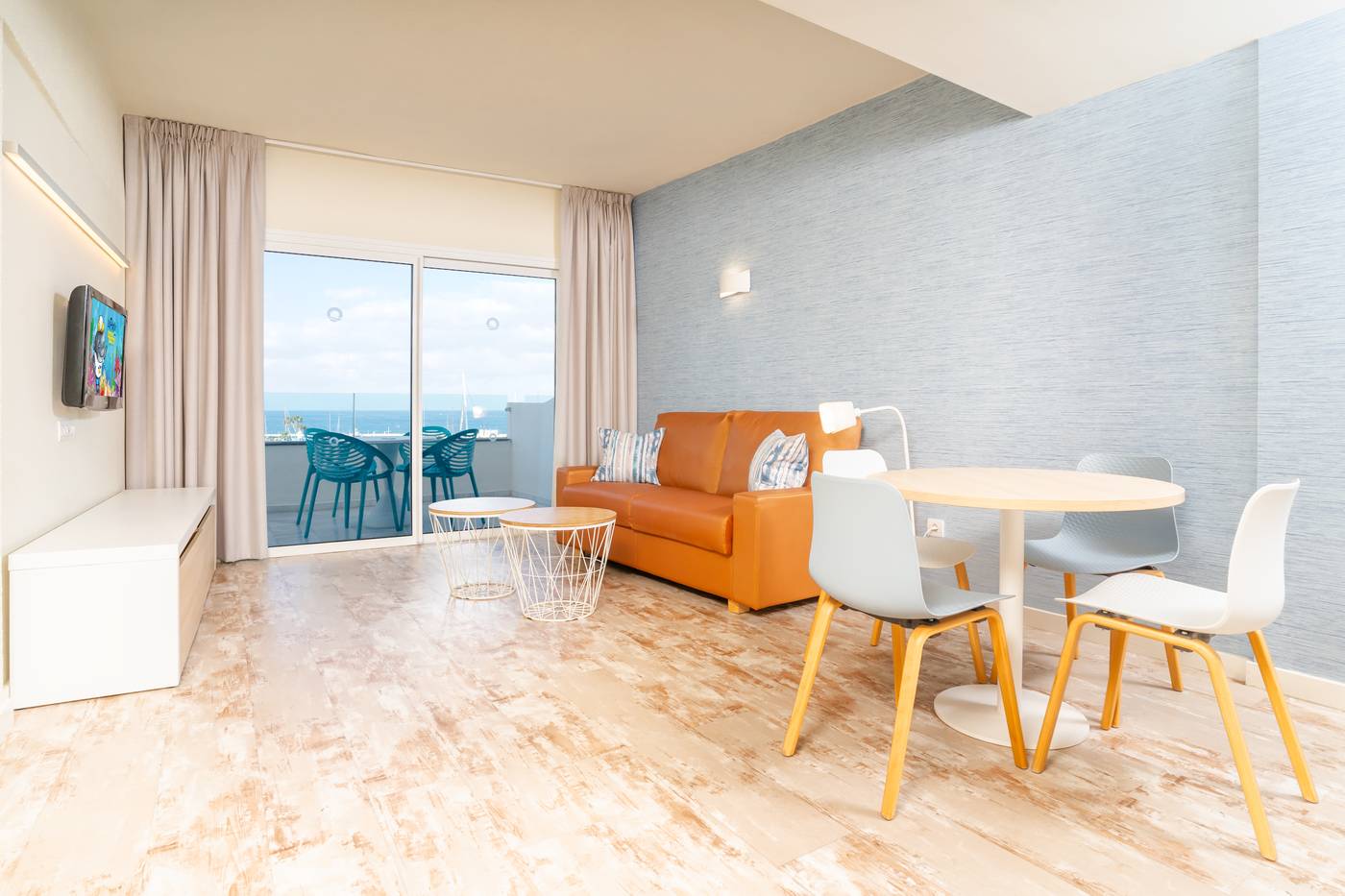 Hovima-La-Pinta-Beachfront-Family-Hotel-Room-16