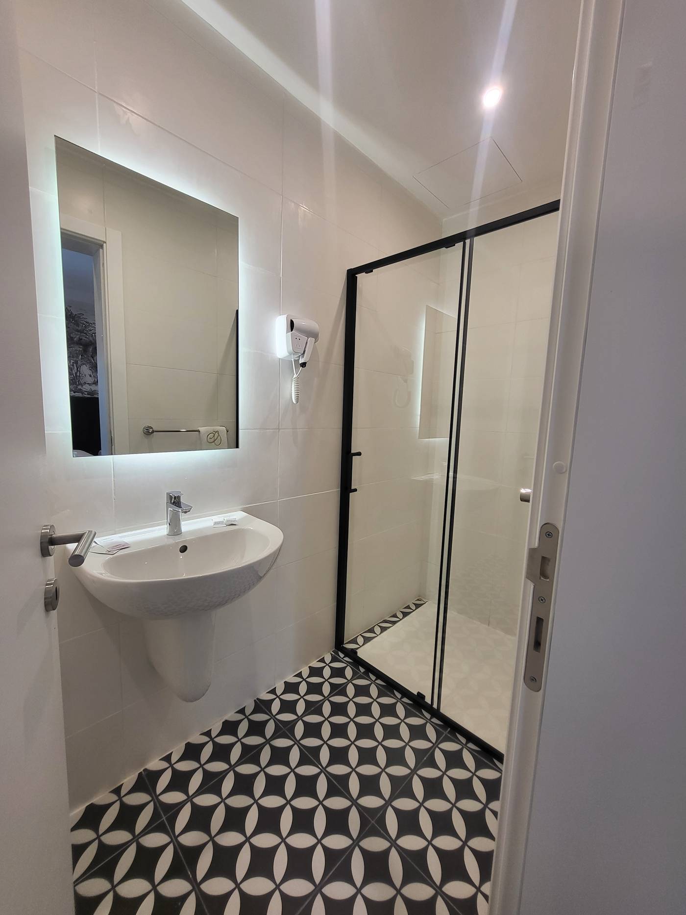 Carlton-Hotel-Room-23