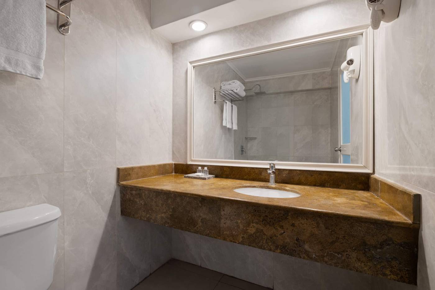 Grand-Decameron-Montego-Bay--A-Trademark-All-Inclusive-Room-33