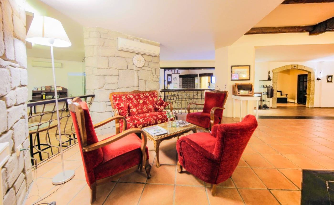 Club-Hotel-Flora-Lobby-23