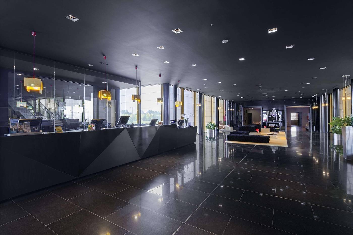 NH-Milano-Fiera-Lobby-7