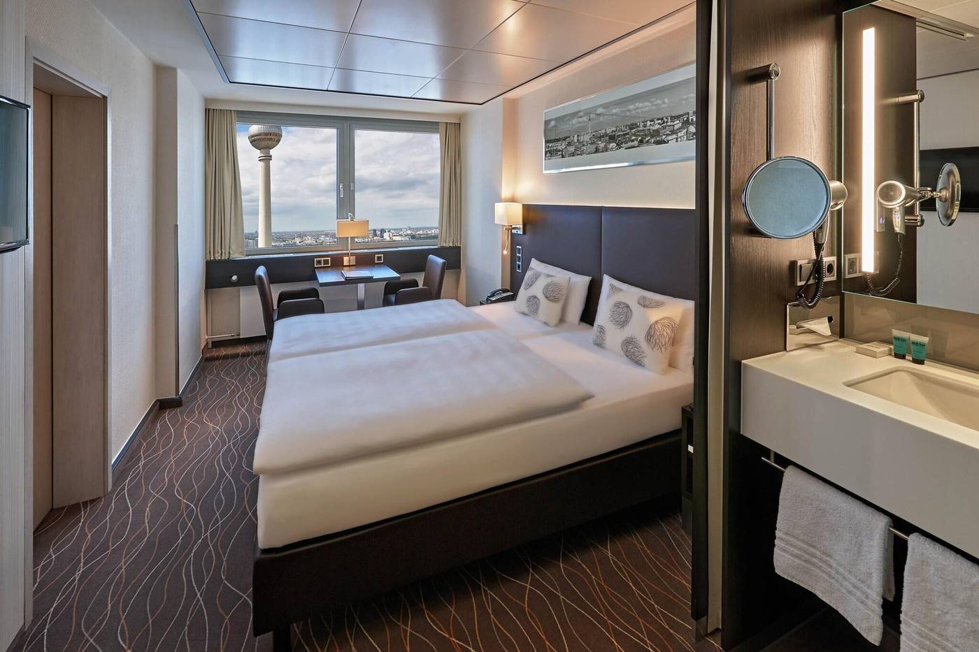 Park-Inn-by-Radisson-Berlin-Alexanderplatz-Room-31