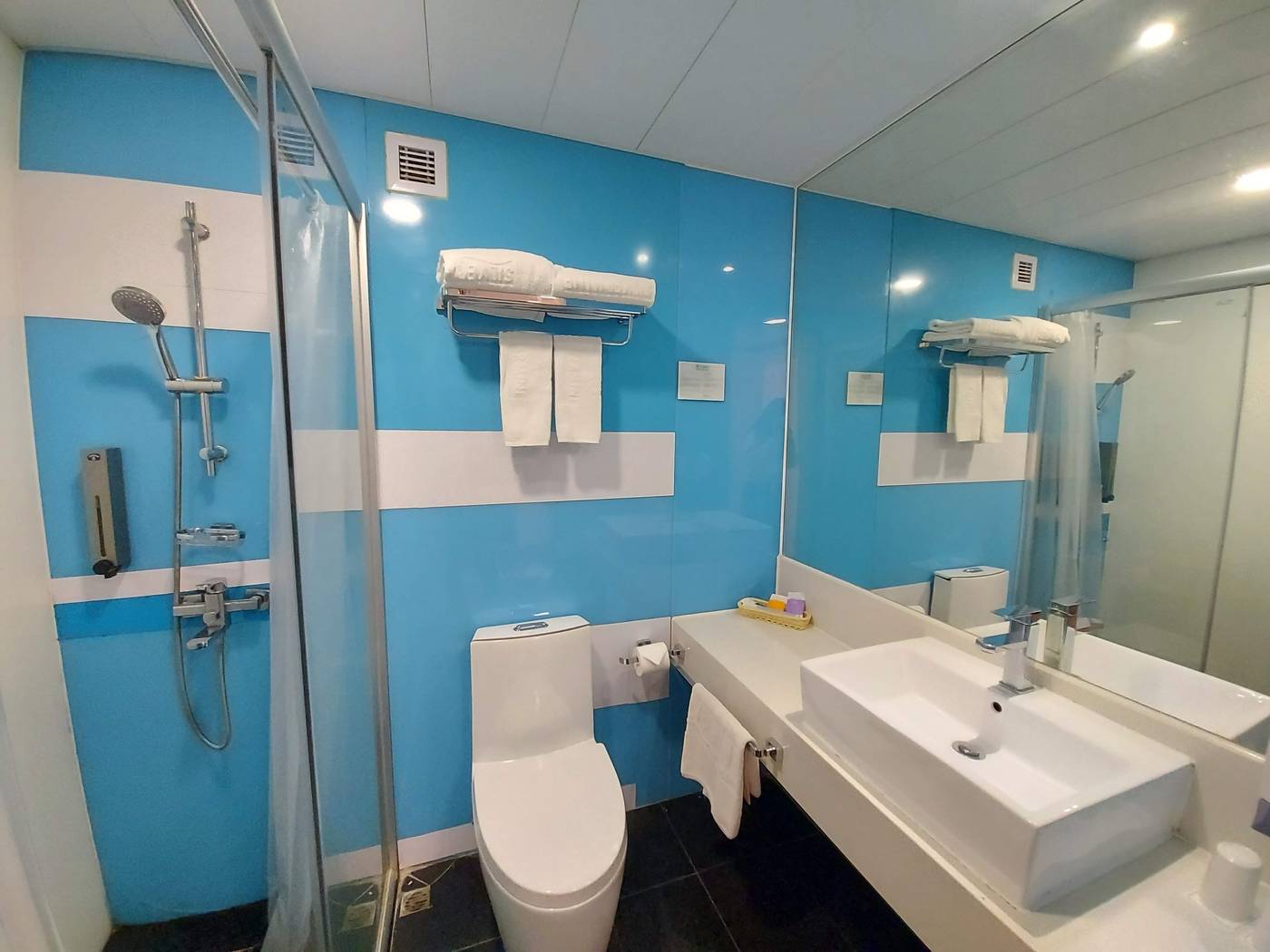 Silvermine-Beach-Resort-Room-17