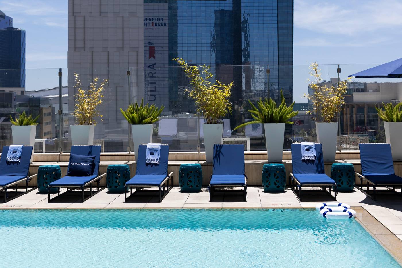 Hotel-Indigo-Los-Angeles-Downtown-Pool-1