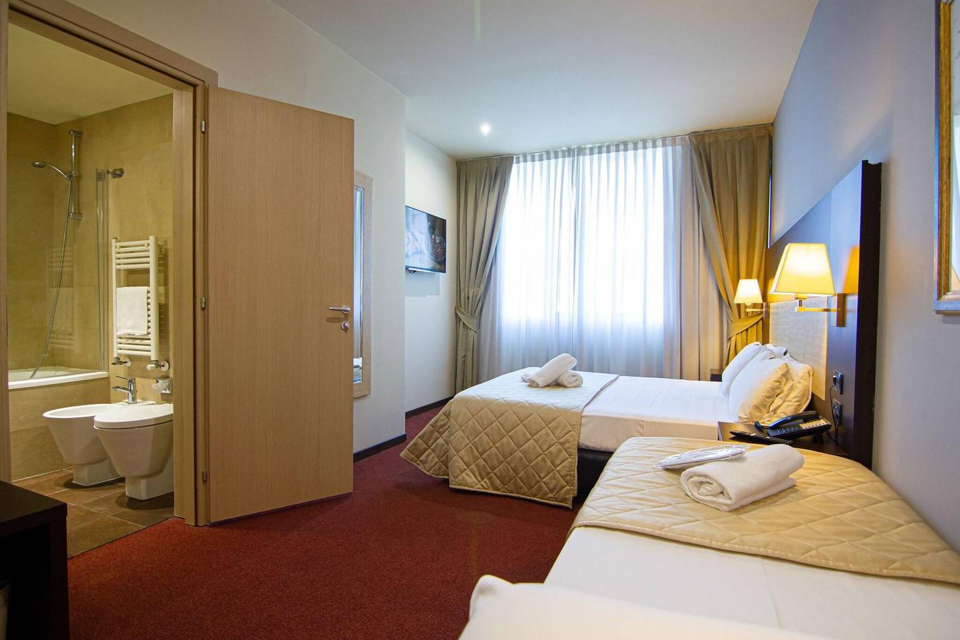 Hotel-Tuscany-Inn-Room-22
