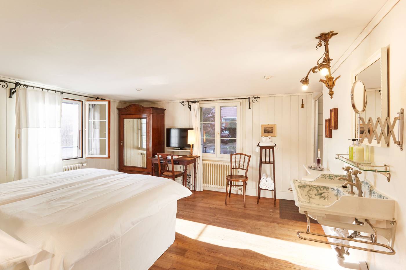 Boutique-Hotel Schluessel-Switzerland-Beckenried-Room-3