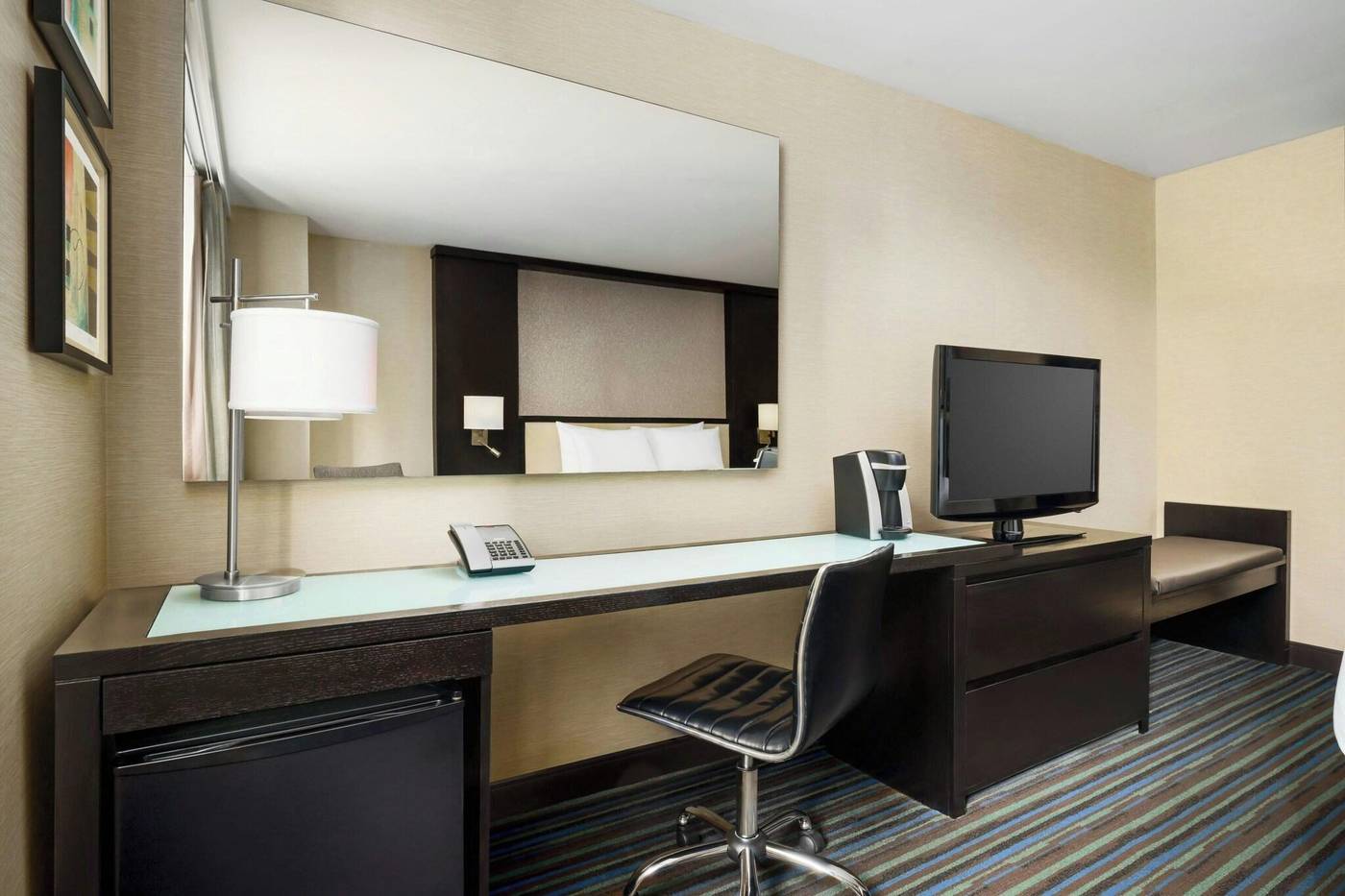 Courtyard-By-Marriott-New-York-Manhattan-Times-Squ-Room-7
