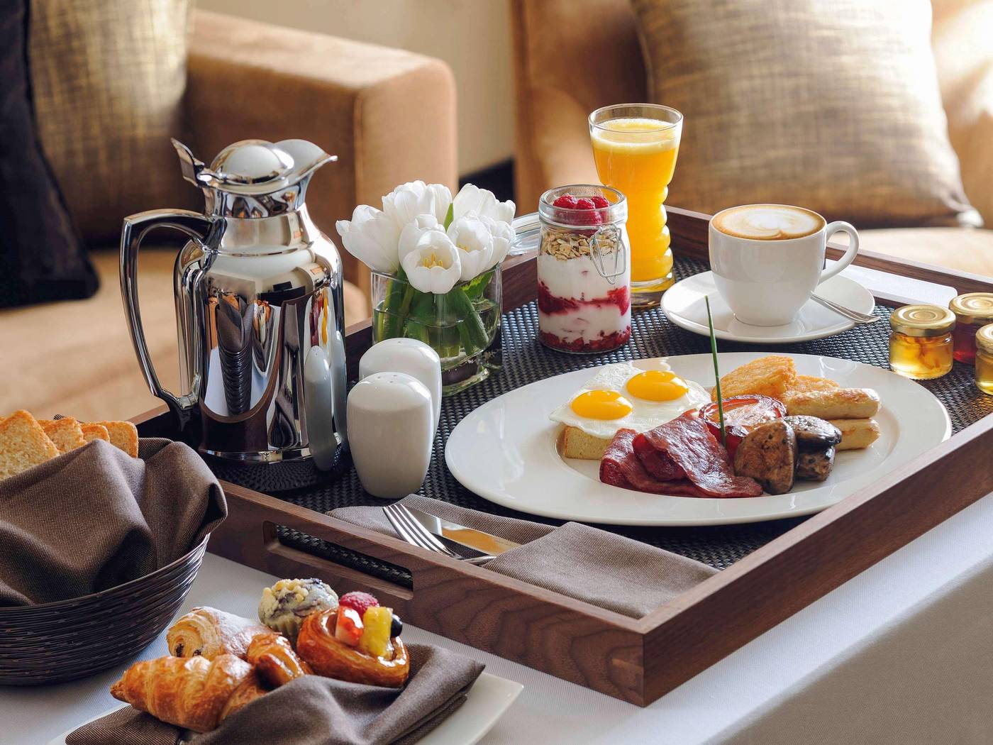 Movenpick-Hotel-Jumeirah-Lakes-Towers-Room-23