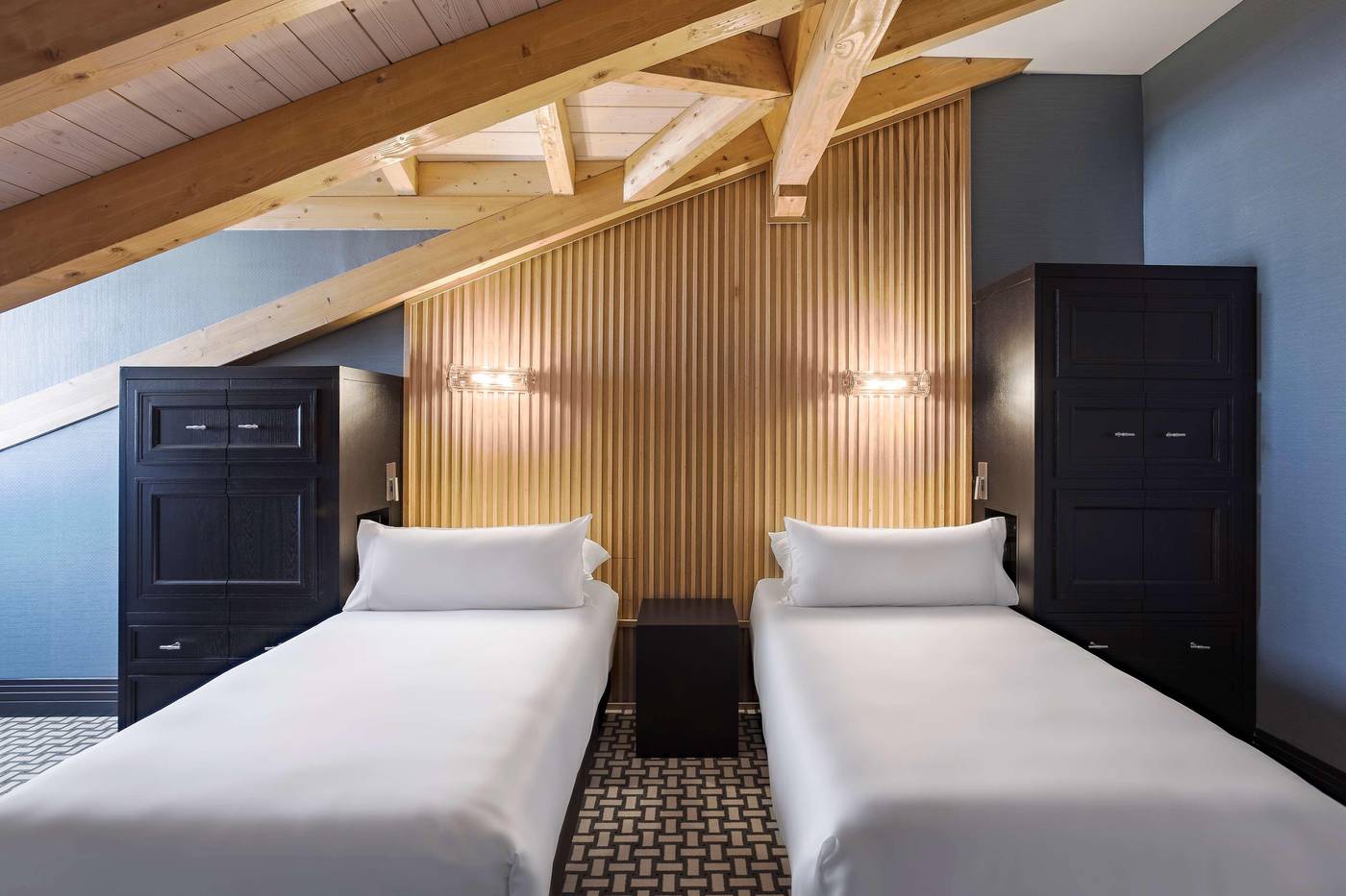 Room-Mate-Alba-Room-26