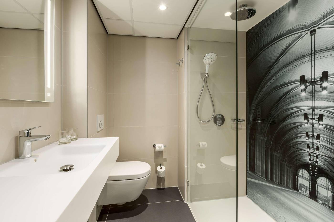 NH-Amsterdam-Schiphol-Airport-Room-34