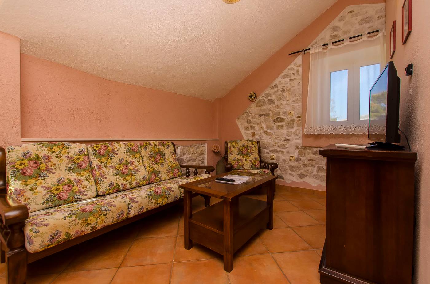 Palace-Derossi-Room-33