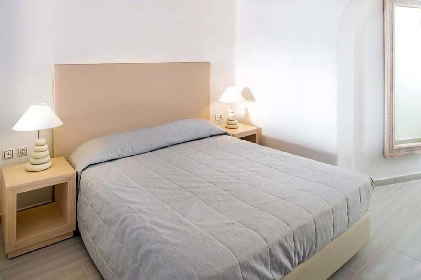 Aegean-Plaza-Room-15