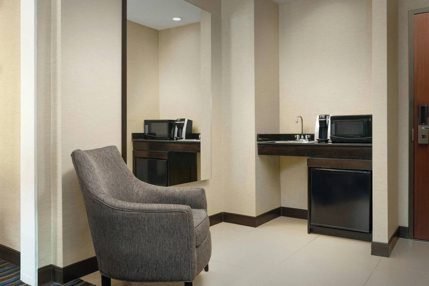 Courtyard-By-Marriott-New-York-Manhattan-Times-Squ-Room-30