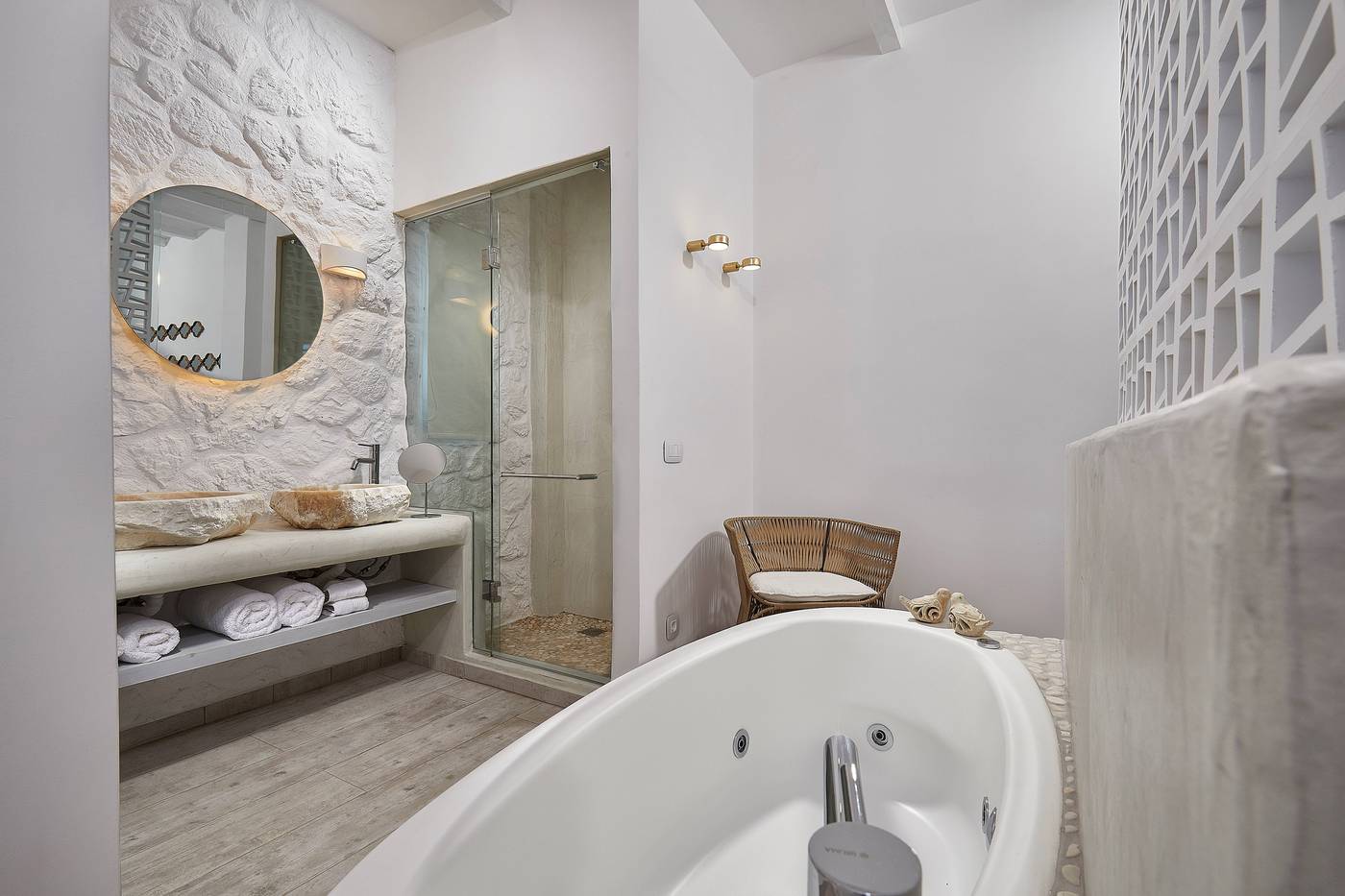 Petri-Suites-Room-53