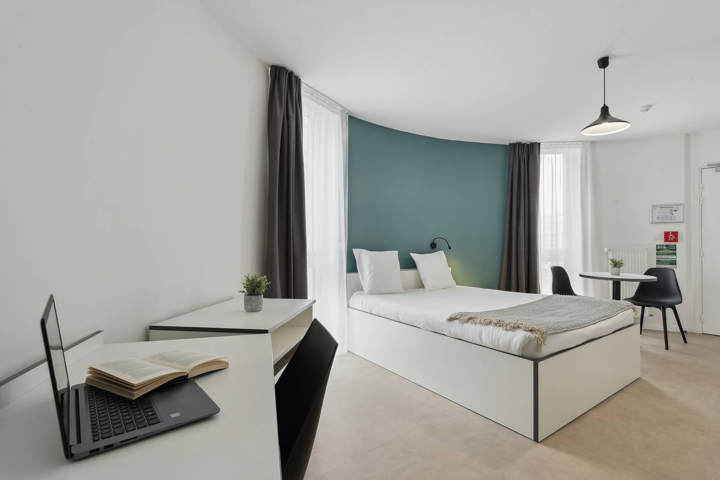 All-Suites-Noisy-Le-Grand-Room-17