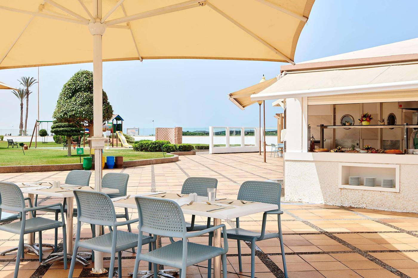 Iberostar-Waves-Founty-Beach-Bar-16