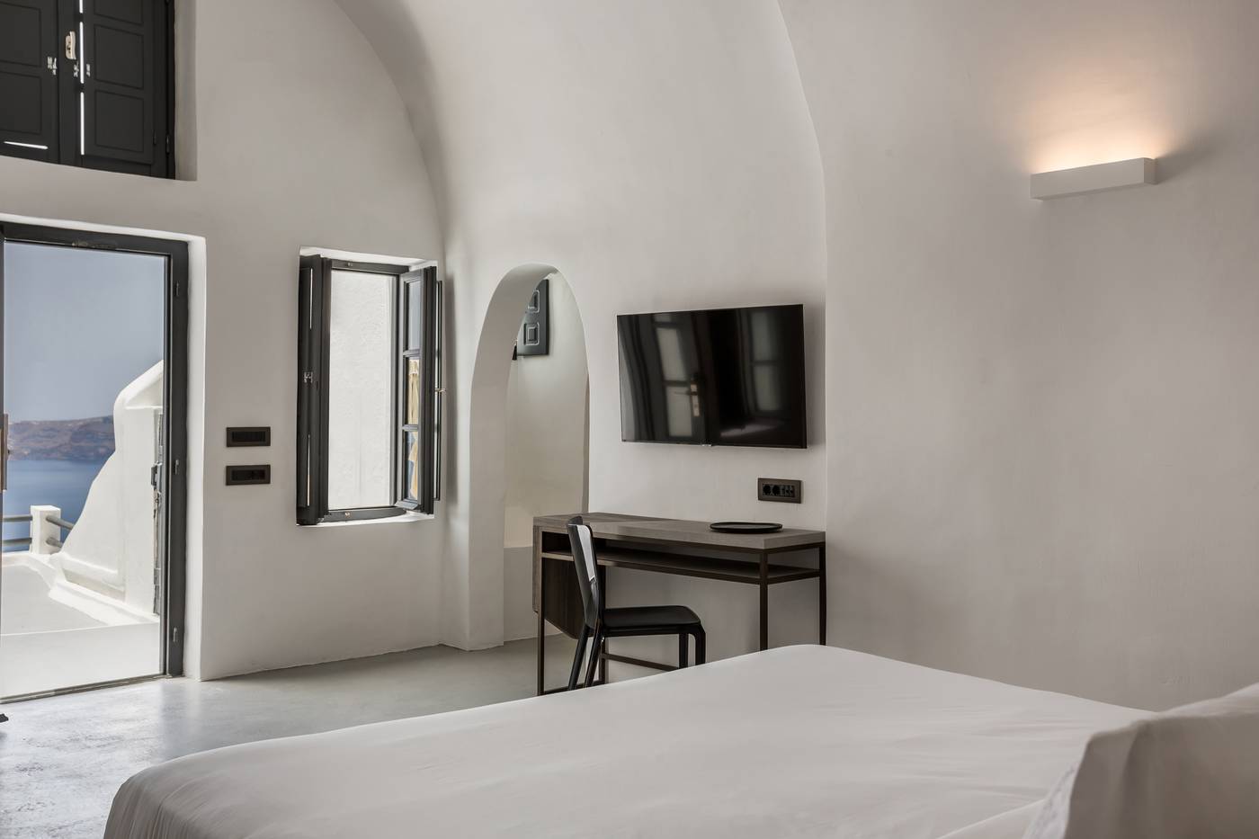 Sunrocks-Santorini---Adults-Only-Room-15