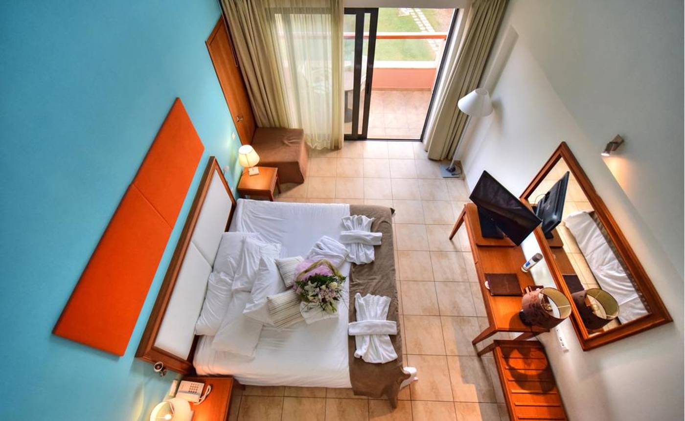 Kiani-Beach-Resort-Room-27