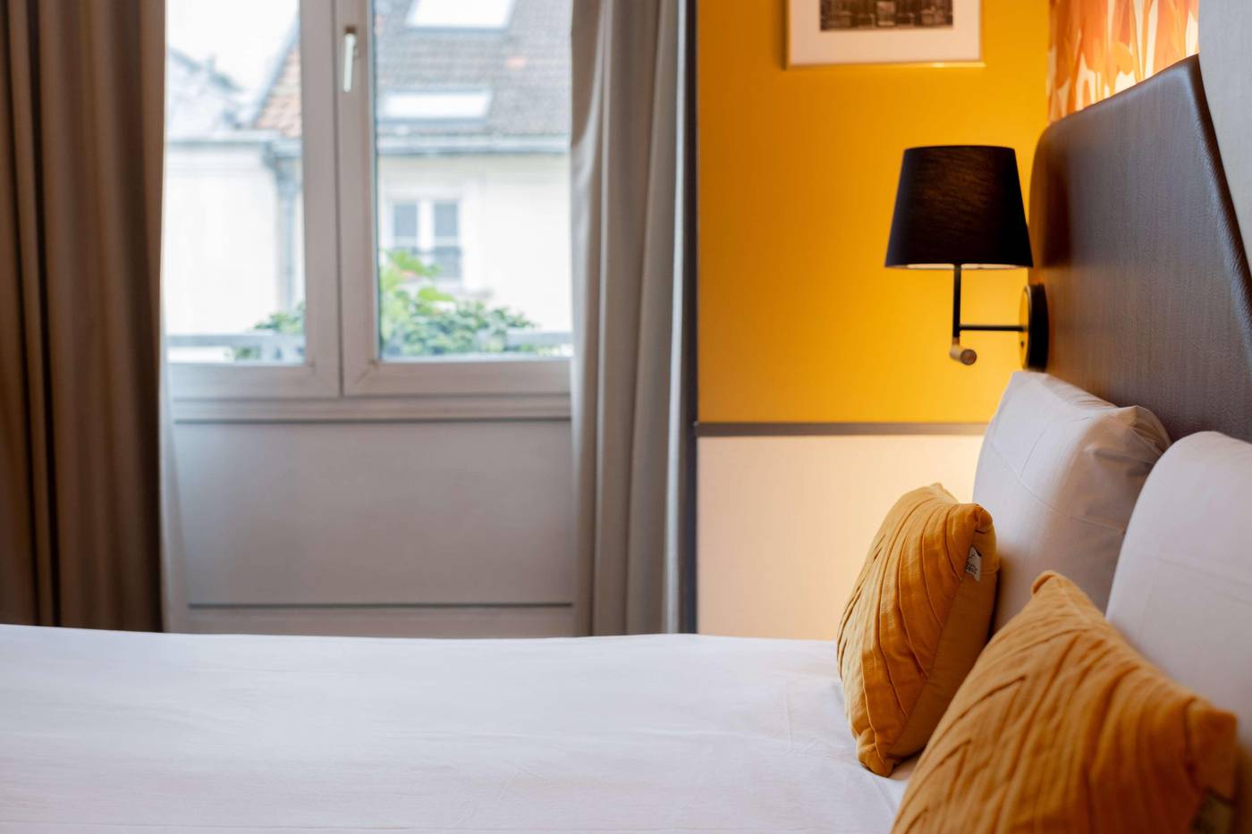 Kyriad-Par----s-10---Canal-Saint-Martin--R----publique-Room-55