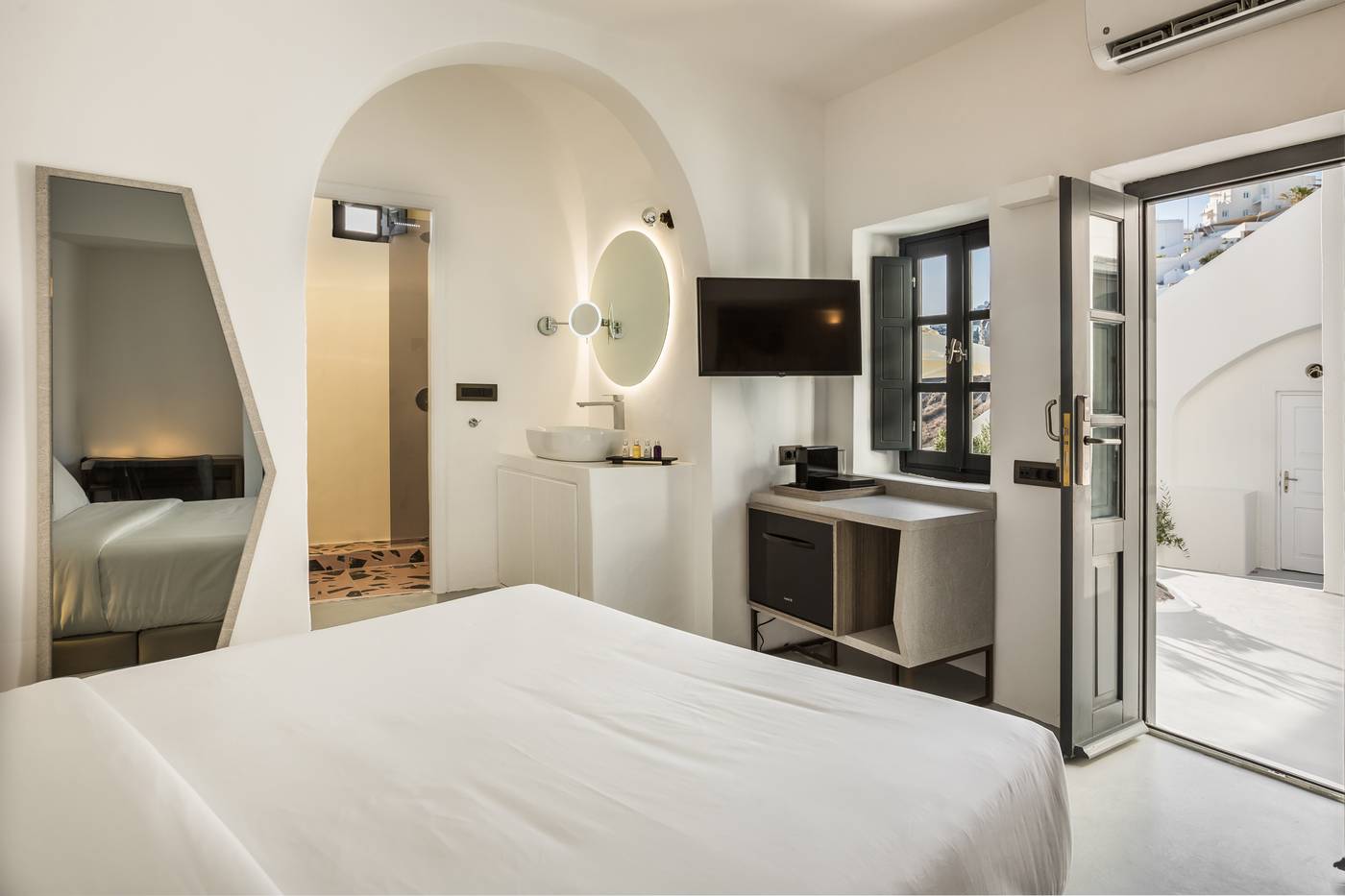 Sunrocks-Santorini---Adults-Only-Room-14