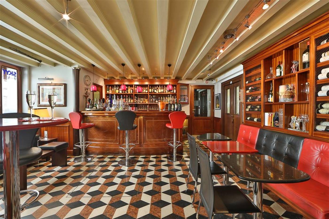 Unahotels-Ala-Venezia--Adults-16--Bar-5