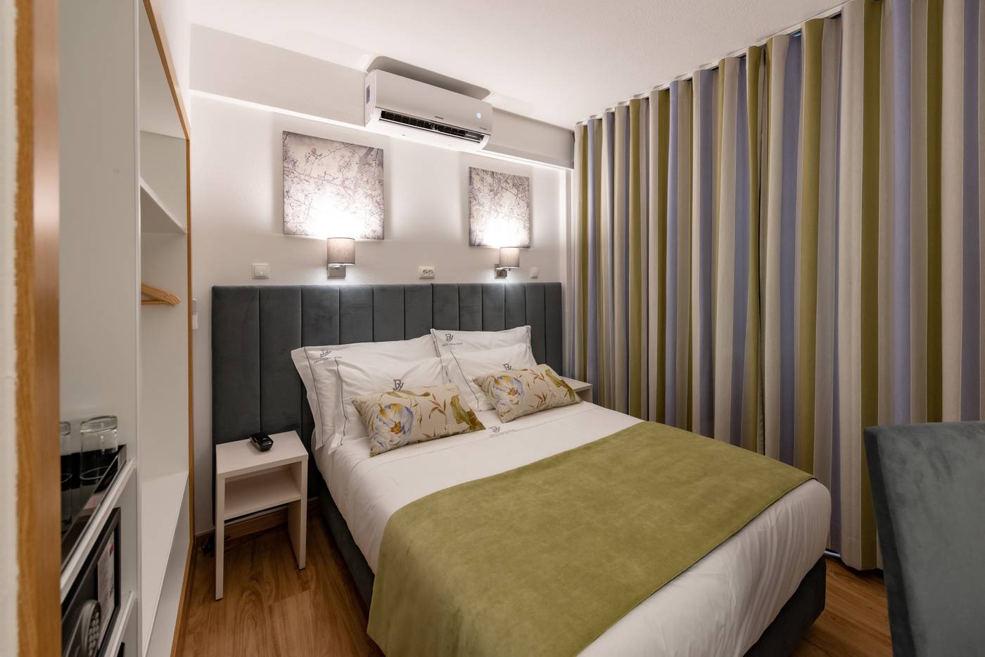 Dinya-Lisbon-Hotel---Lounge-Bar-Room-19