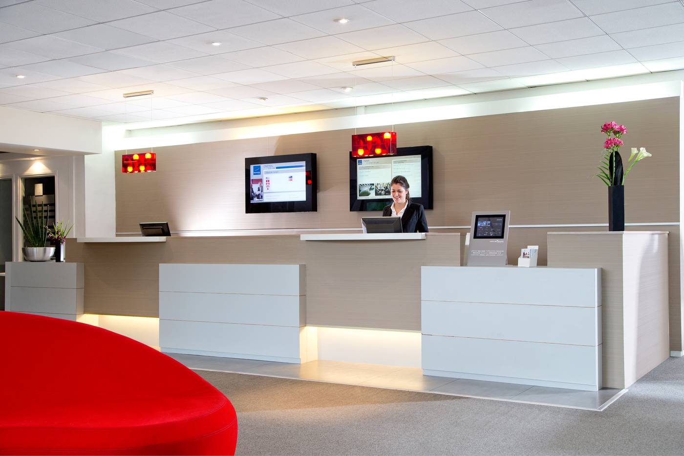 Novotel-Paris-Creteil-Le-Lac-Lobby-18